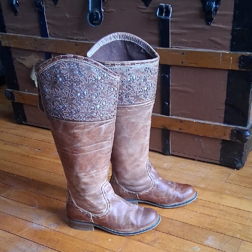 Corral Size 7.5 Tall Boots
